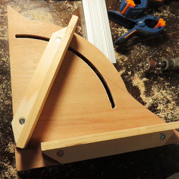 Presse d&rsquo;angle (façon fausse équerre)