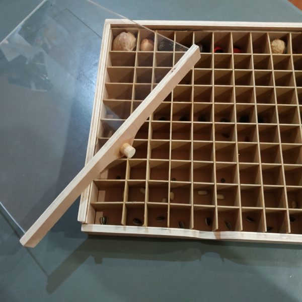 Une boîte à collection de 100