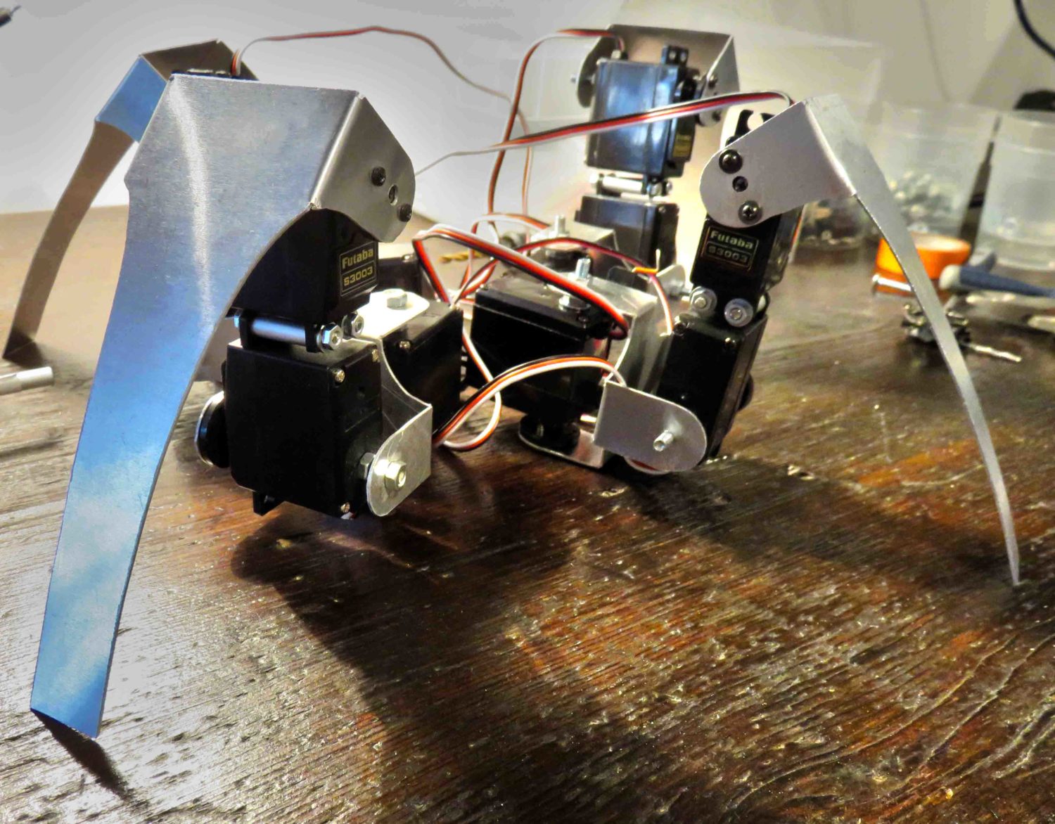 Un contrôleur pour 12 servos avec un Arduino