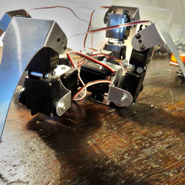 Un contrôleur pour 12 servos avec un Arduino